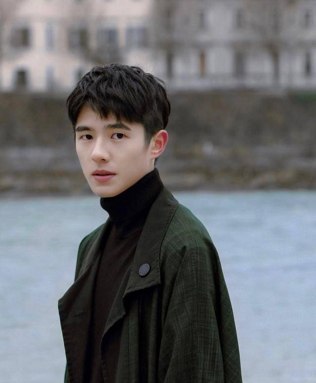 你觉得刘昊然帅还是丑?_鼻子_眼睛_因为