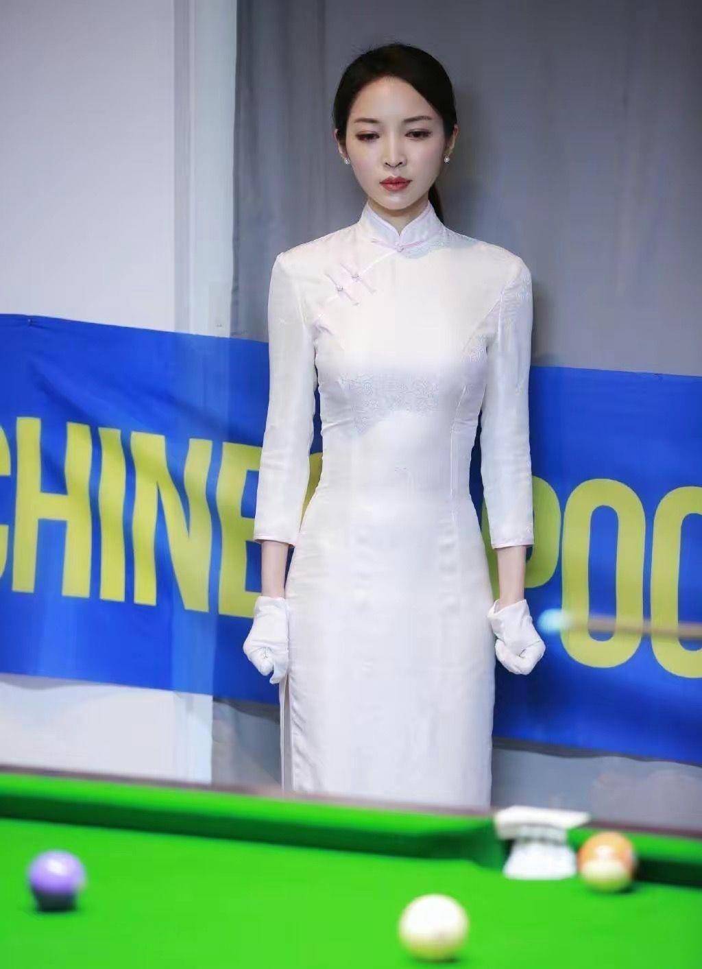 王钟瑶是我见过最美的评委:妩媚的旗袍,优雅的礼服,美丽的风景