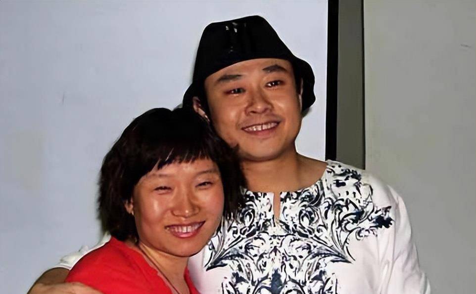 杨娜:嫌刀郎穷,生下女儿40天跑路,如今前夫幸福美满,她后悔吗_哥哥