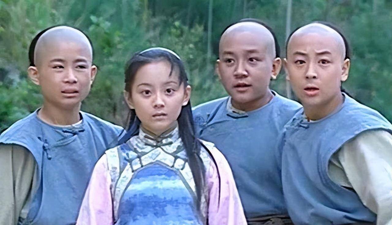 在拍摄《少年黄飞鸿》期间,据说释小龙就是白天拍戏,晚上还有专门的