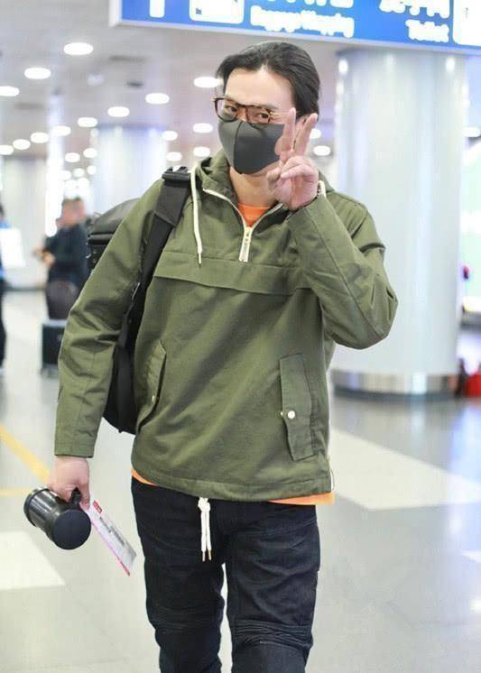 好了,总结起来的话,不管是周一围这军绿色的外套还是这条裤子,都是