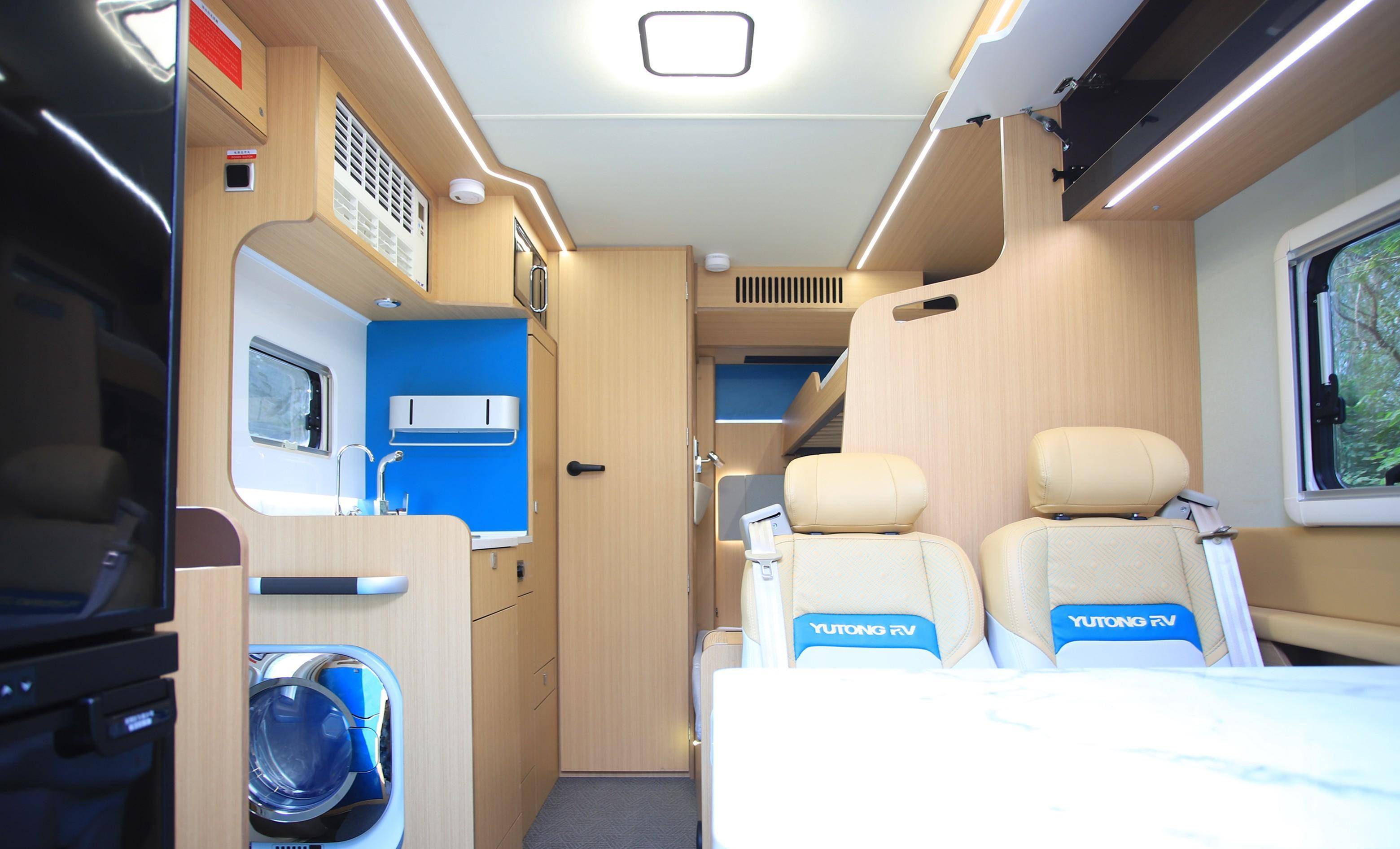 打工者和小2口用的国产入门级c311房车!