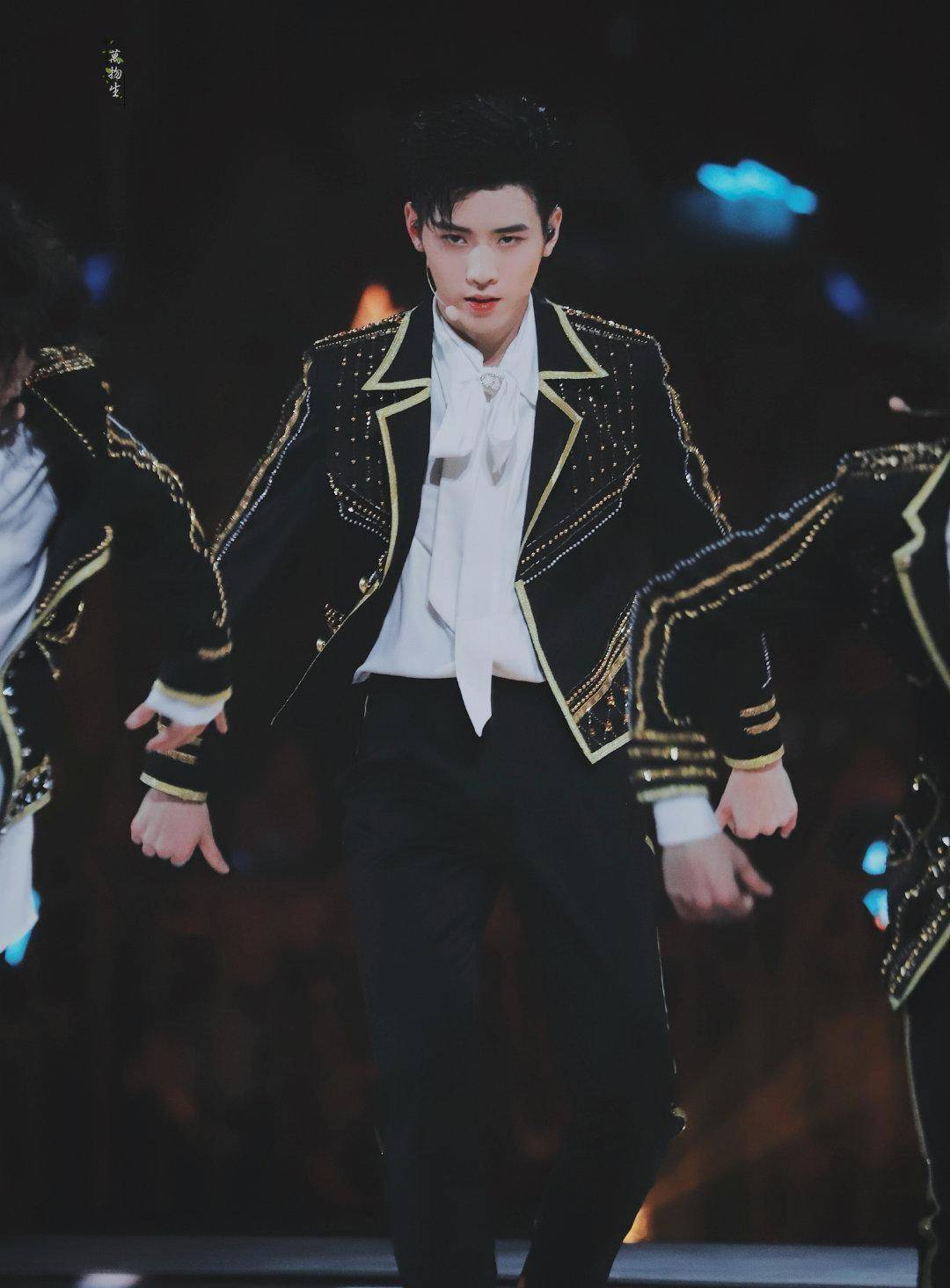 抛开"塌房"事件,任豪的颜值就是内娱男星天花板级别的_事情_网友_海王