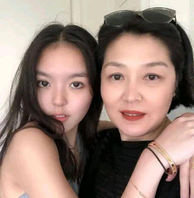 李咏女儿晒照为何总被带上坏女孩的标签_生活_网友_法图麦