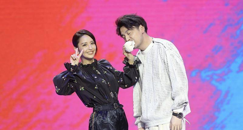 盘点佟丽娅雷佳音13次合影,我好像发现了什么_网友_支持_事件