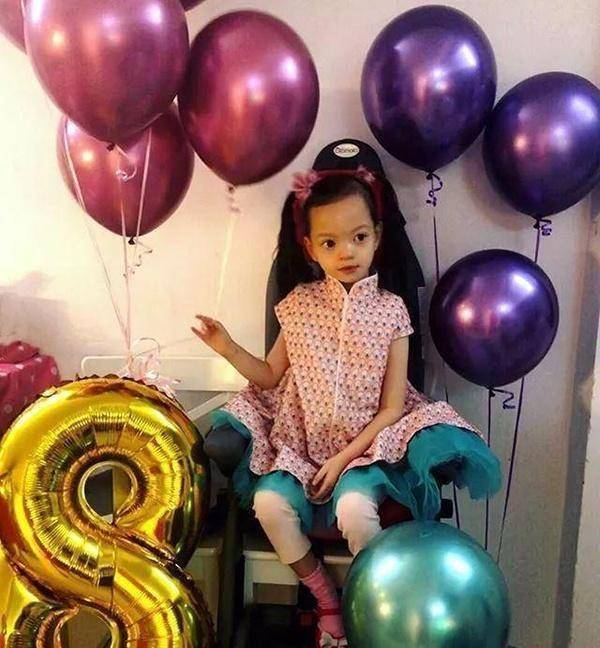 前tvb花旦钟丽淇为女儿庆生,爱女因患病8岁还不能开口说话_生日_party