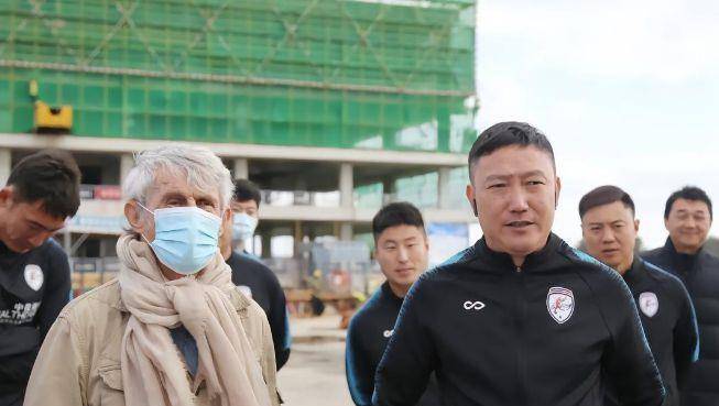 正式任命,足协官宣曲波新职务,赴任亮相,范志毅送出祝福_青岛_青训