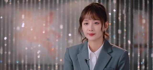 一扒吓一跳,女方被认出是天浩盛世公司的一名女经纪人,名叫tutu,去年