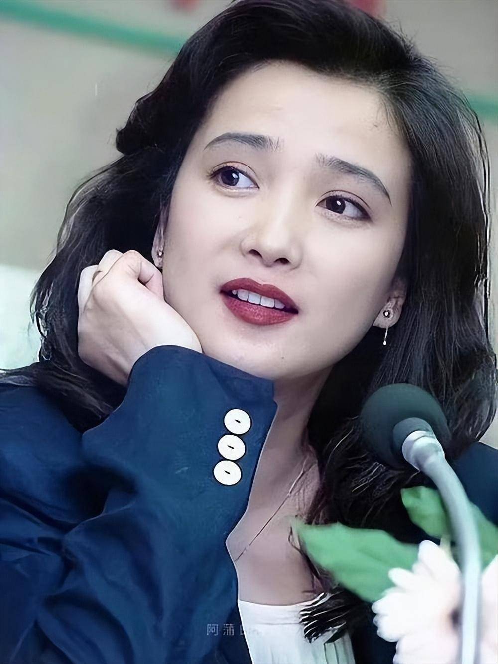 一美女何晴:年轻时容貌不输陈红,曾演遍四大名著_许亚军_刘威_廖京生