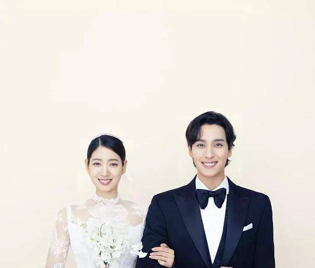 朴信惠崔泰俊今日大婚,都暻秀惊喜献唱,真的梦回《继承者们》_因为
