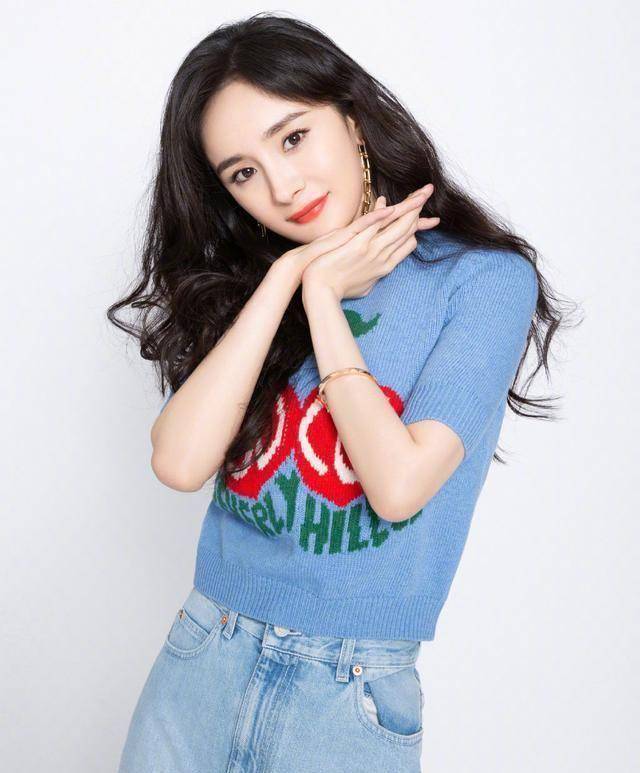 欧阳娜娜人缘绝了,杨幂邓超等百余明星帮宣新歌,唯独不见赵丽颖_陈学