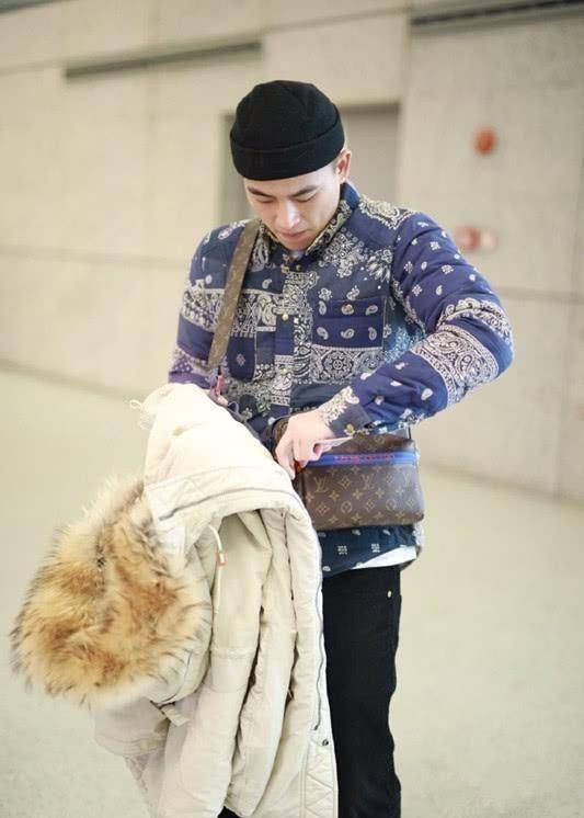 欧豪出门带羽绒服还不够,内穿"姥姥款"棉服,这棉服外穿更潮!