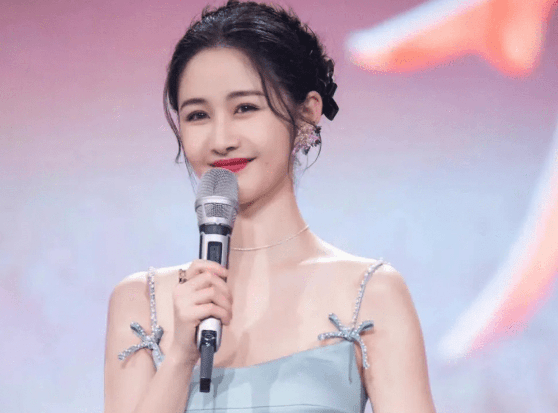她先后主持过《新闻大求真》《播报多看点》《呼啦最强音》《我是歌手