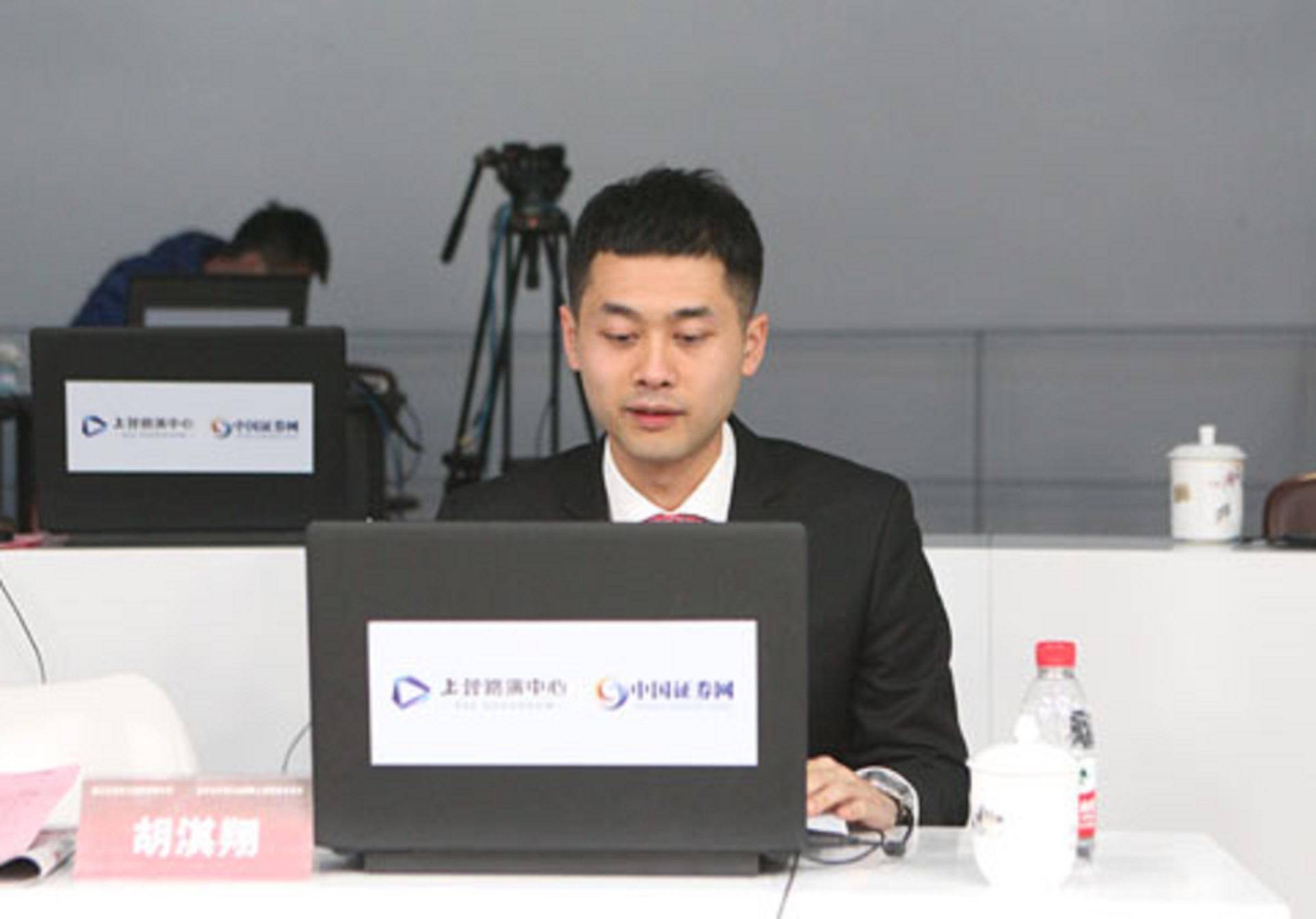 结语:胡淇翔是一位具有管理经验和领导才能的企业家.