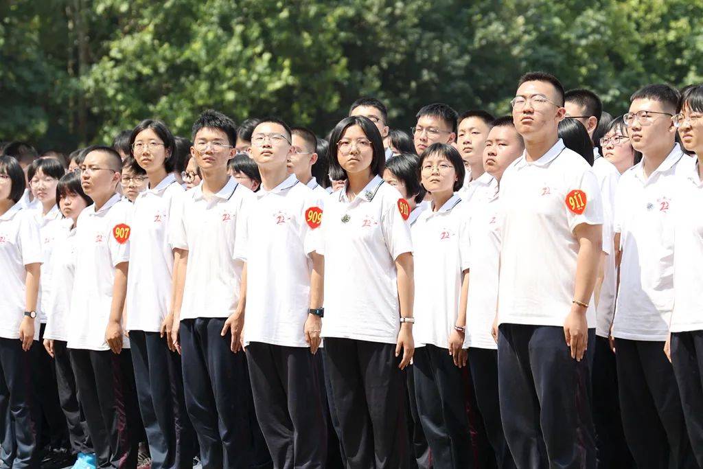 衡水二中举行升国旗仪式暨优秀生表彰大会_邹涛_国歌_奖品