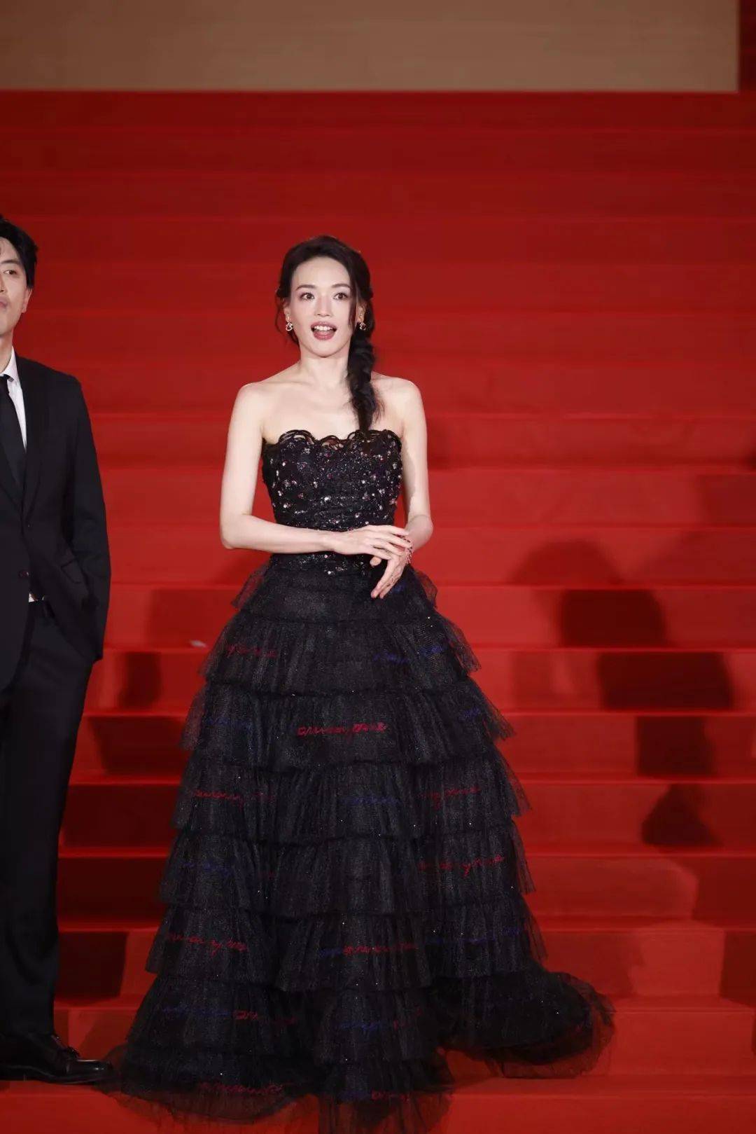 angelababy进不去的红毯,她美得像开了光……_活动_造型_电影