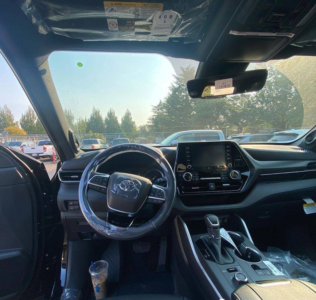 全新丰田汉兰达xse实拍,前脸像灭霸,采用很个性化的设计_搜狐汽车