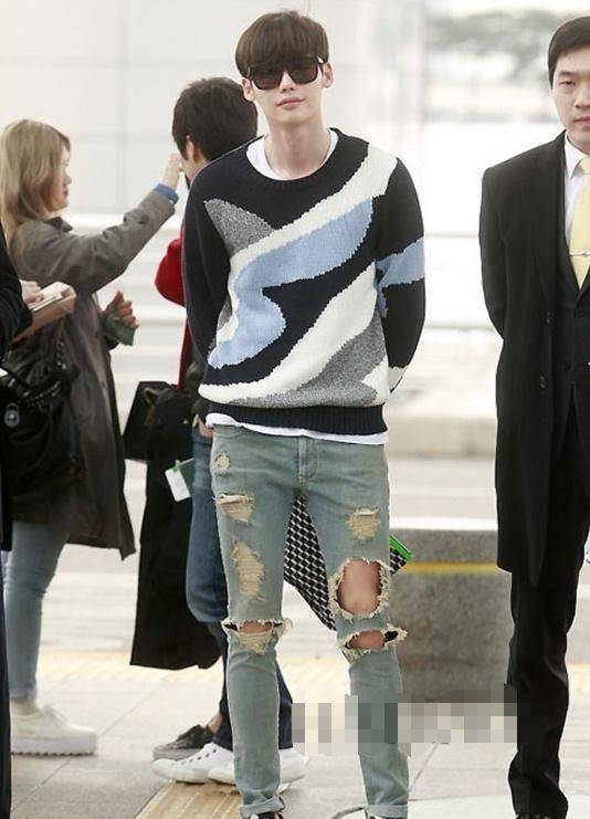 人气偶像李钟硕时尚穿搭,高领毛衣尽显暖男气质_皮衣_外衣_风衣