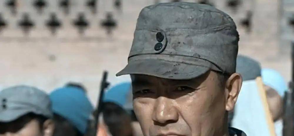 军队中政委和司令员，哪一位权力更大？“政委”属于什么职务？