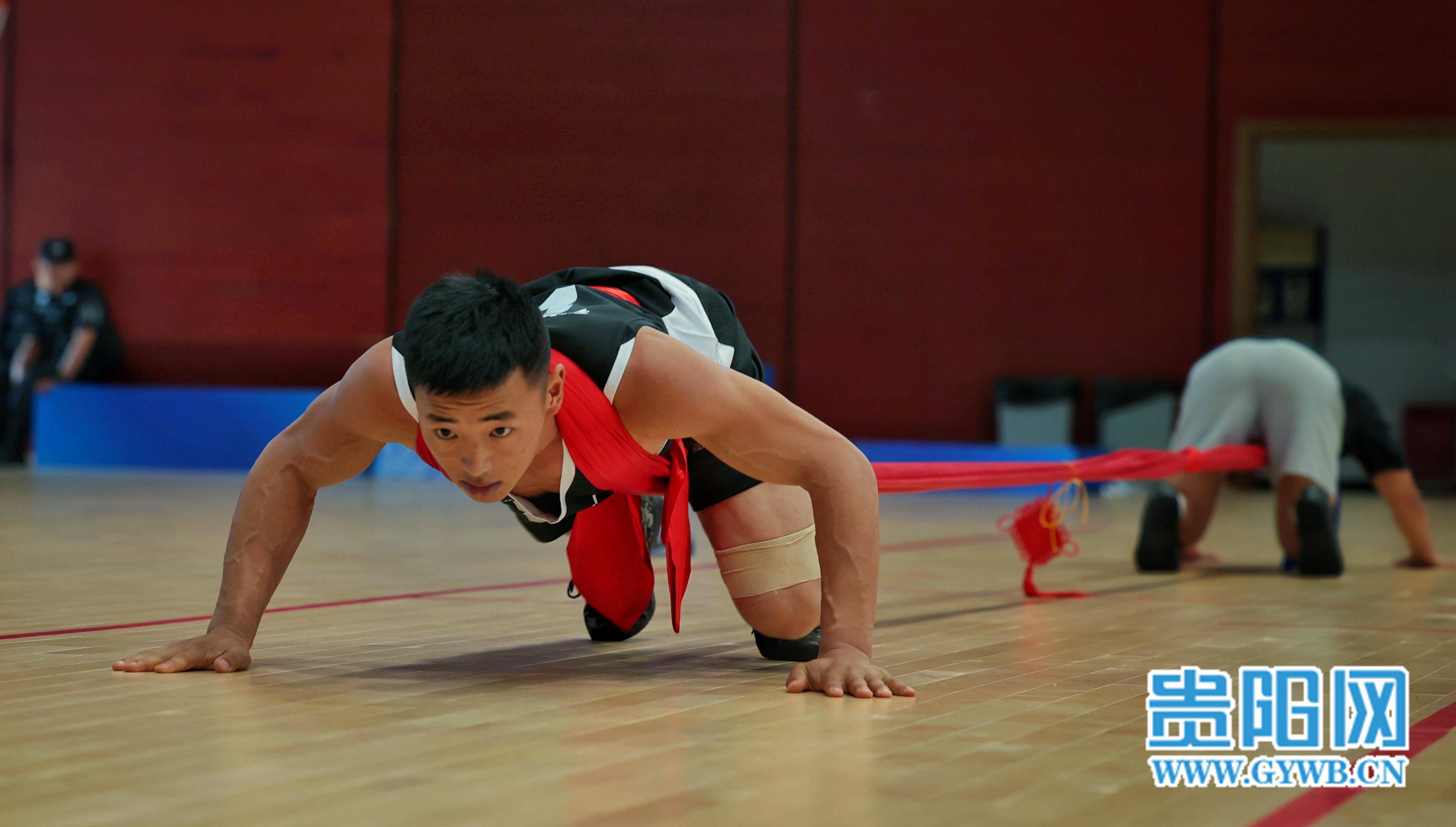 省第十届少数民族传统体育运动会押加竞赛项目开赛_覃伟_进行_比赛