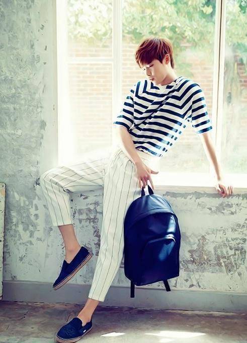 人气偶像李钟硕时尚穿搭,高领毛衣尽显暖男气质_皮衣_外衣_风衣