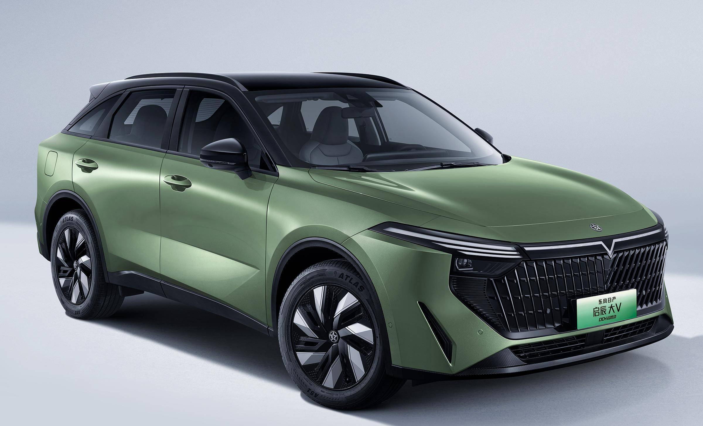 基本延续了启辰大v燃油版的设计,也多少有些像日常艾睿雅车型,近似