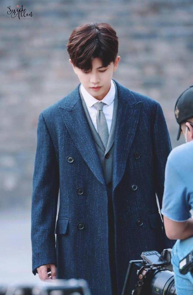 任嘉伦说实力是排在颜值前面的_因为_魅力_相貌