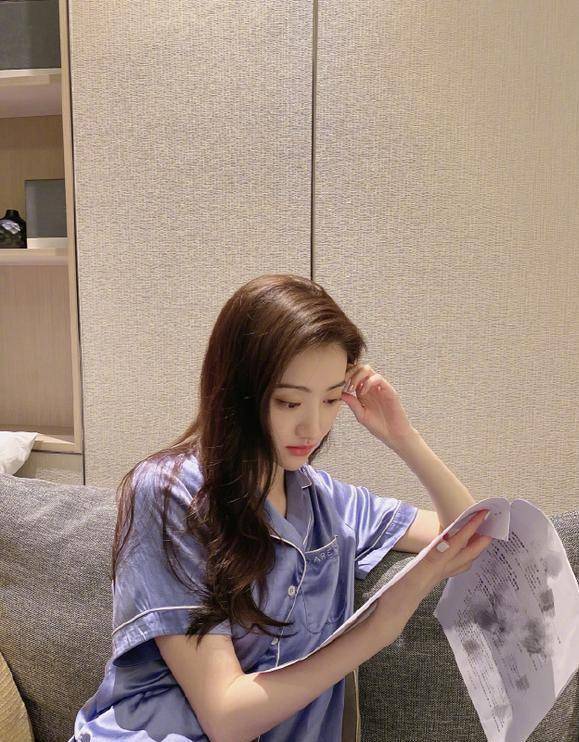 秦牛正威和景甜同框像个邻家小妹,头一次觉得大甜甜如此的美丽_古力