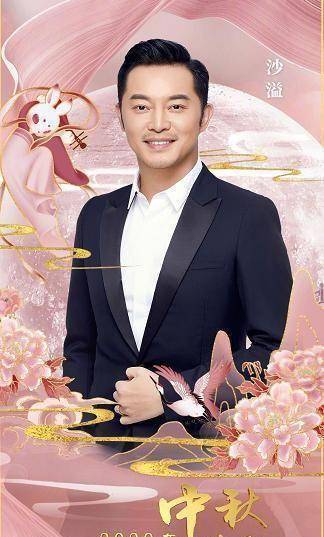 沙溢还晒出了最新照片2张,第一张照片是胡可的照片,上面还写有生日