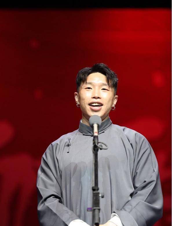 郭德纲的宠爱,一个动作足以证明:教养不是装出来的_时候_张云雷_师父