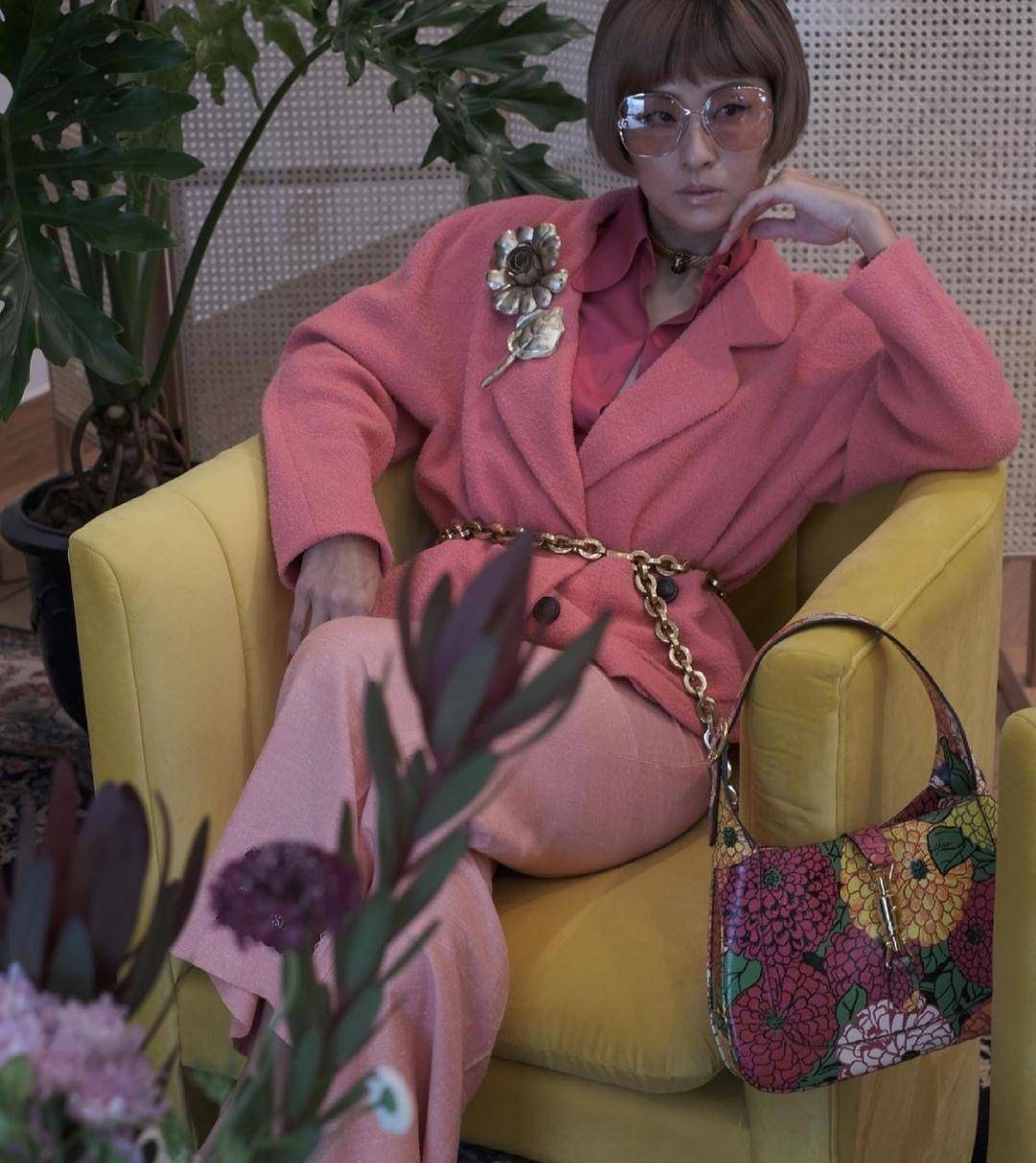 时隔26年,徐濠萦晒与梁咏琪剧照,这部电影男演员竟半数都是丁克_女儿