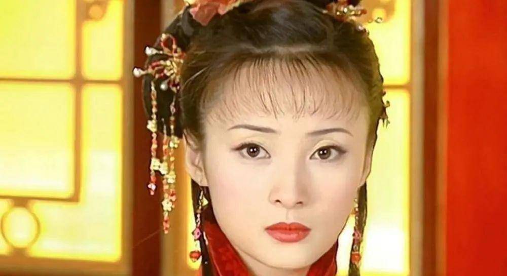 《苍天有泪》里的萧雨凤,《风雨》里的第二梦,不论是《还珠格格》中