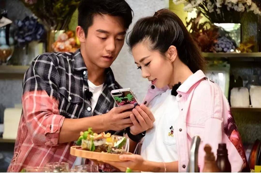 而程晓玥却从小生活在富二代的家庭当中一切只是因为郑恺和程晓玥之间