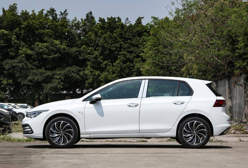 配1.2t都要近13万,大众高尔夫凭啥卖那么贵?_搜狐汽车_搜狐网