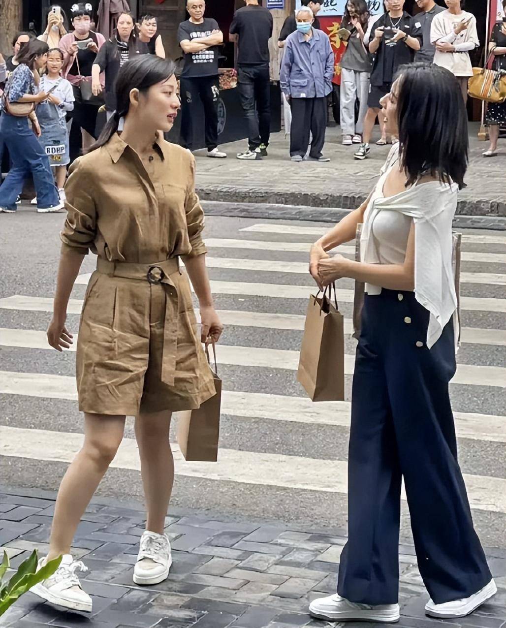 高圆圆无修生图曝光!身材似少女但脸部沧桑如老妇人_造型_背心_紧身