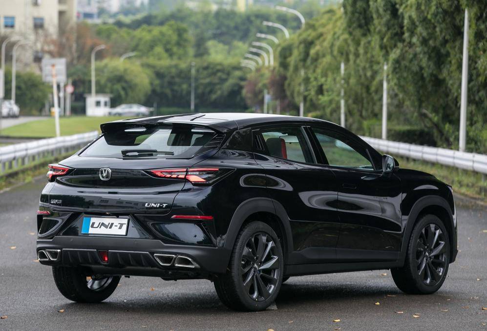 内饰科技配置比较领先,新的自主研发动力总成超越了长城汽车和奇瑞的