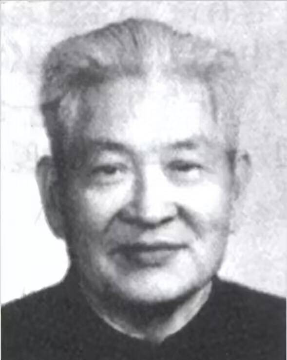 胡昭衡,原名李欣,1915年3月,出生于河南省荥阳县豫