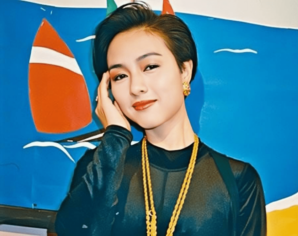 进入香港娱乐圈后,凭借着外形上的优势,司马燕发展得