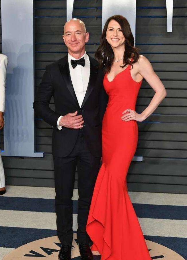 原配背后,竟还各有一个搅和…_杰夫·贝佐斯_迈克尔·桑切斯_劳伦