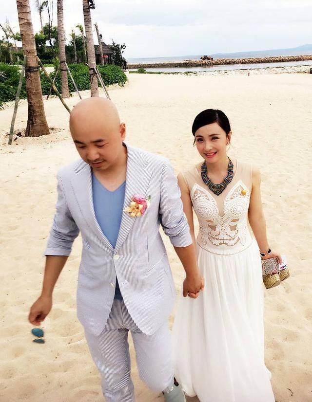 美貌娇艳眼睛最好看,当红时息影做背后女人,今丈夫成名恐被弃_陶虹