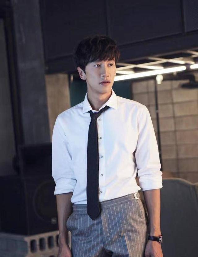 而这次,李光洙是因自己的健康原因下车,《runningman》的制作组和成员