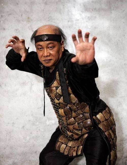 称呼有比较熟悉的概念,李小龙,成龙,梁小龙和狄龙并称为香港四小龙,个