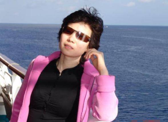 《绿叶对根的情义》,不过当时参赛的人当中还有一个歌手蔡红虹,她选择