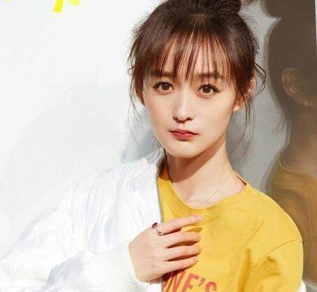 她被称为小周迅,走红之后没趁热打铁却交了土豪男友_何泓姗_因为_爱情