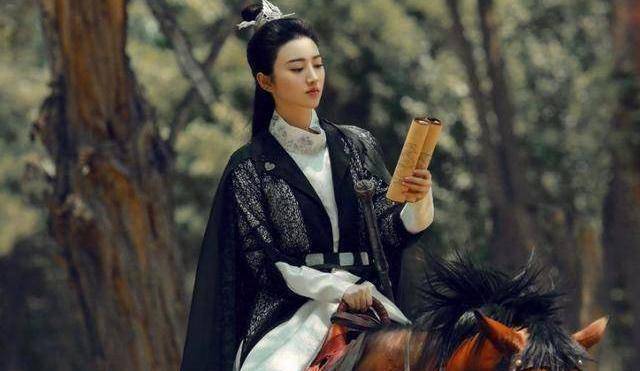 同样是"女扮男装",杨幂,杨紫,赵丽颖不算啥,看到她一眼沦陷_景甜_英气