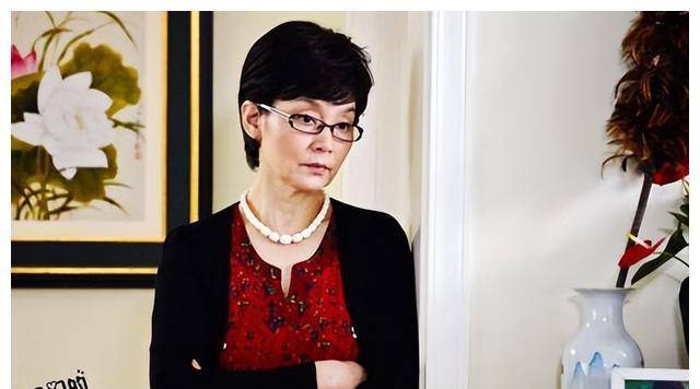 优秀演员潘虹:24岁嫁人,28岁爆红,68岁未婚无儿无女_母亲_继父_妹妹