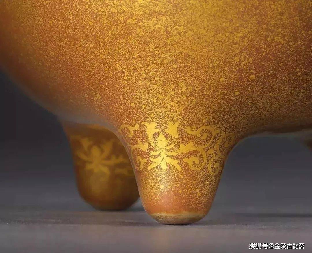 从宋到清各个窑口的三足香炉精品鉴赏_龙泉窑_馆藏_成交价 从宋到清各个窑口的三足香炉精品鉴赏_龙泉窑_馆藏_成交价