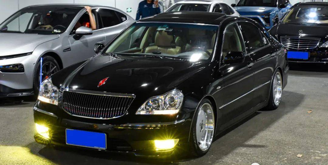 vip风格的黑色轿车 丨 带改装的中国一汽红旗hq3盛世(附官图)_搜狐