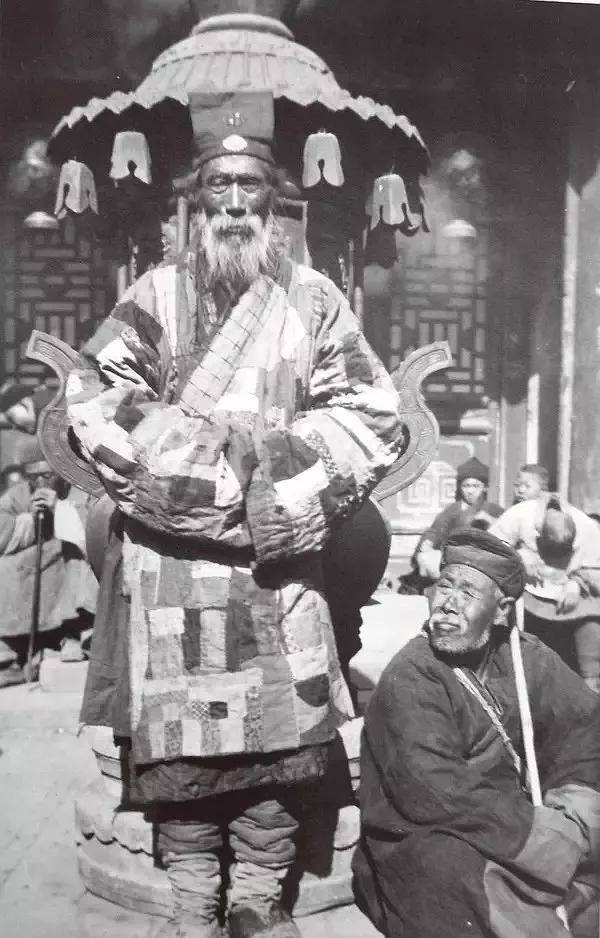 86年,山东一女医"登基称帝",招童男当后宫,被联防队员一锅端_晁正坤