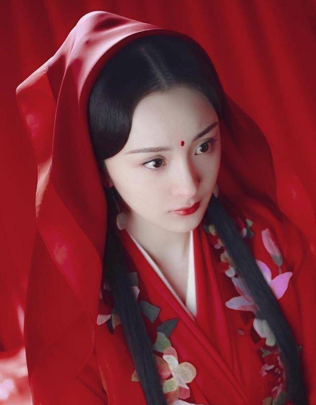 白浅大婚,白色喜服仙气十足,网友:四海八荒杨幂第一!_造型_姑姑_凤九